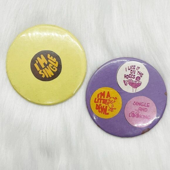 🔮 5/$25 70s‎ Vintage Single / Dating Pins - Picture 1 of 3